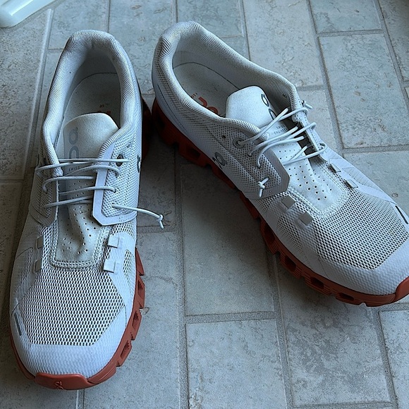 On Running Shoes - On Cloud Sneakers USW11